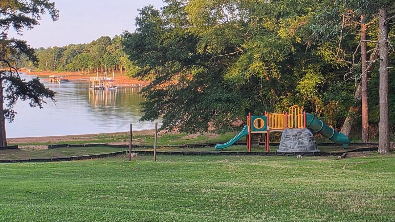 Photo of Others in Hartwell