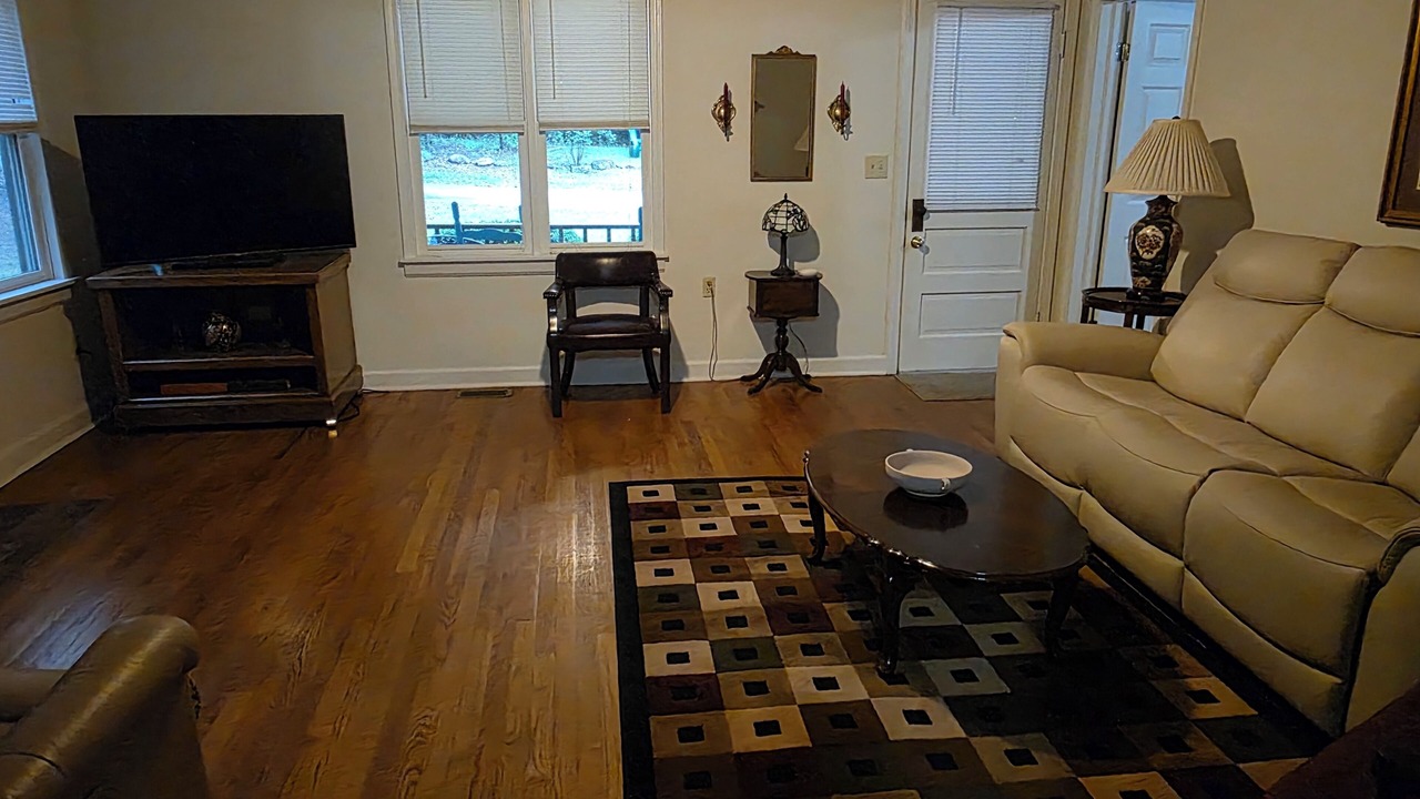 Photo of Livingroom in Hartwell