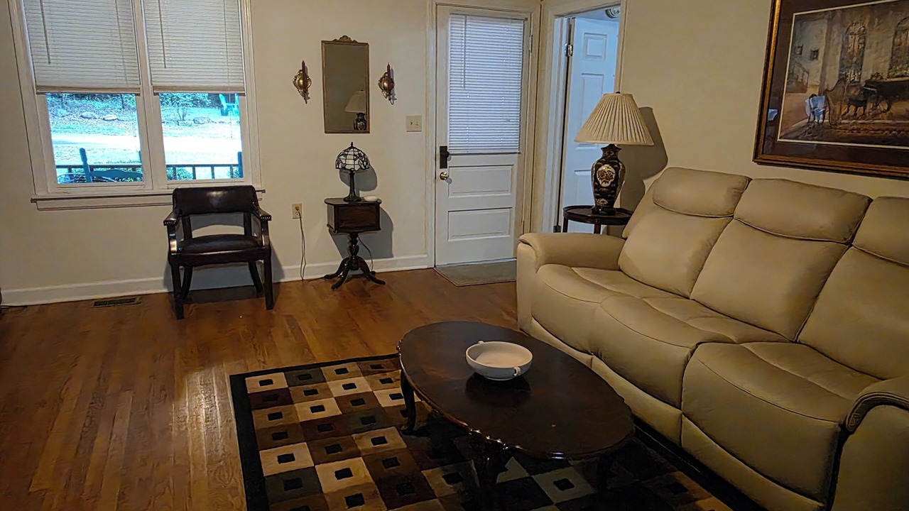 Photo of Livingroom in Hartwell