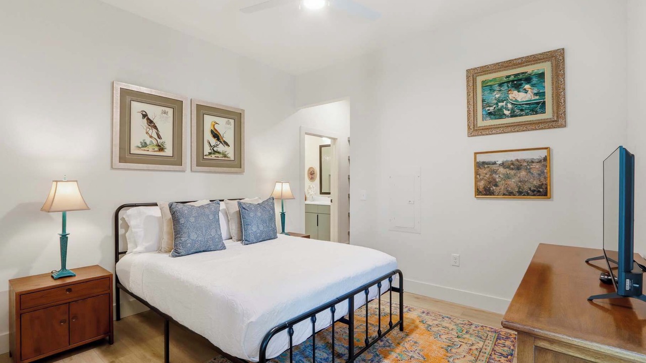 Photo of Bedroom in Metropolitan