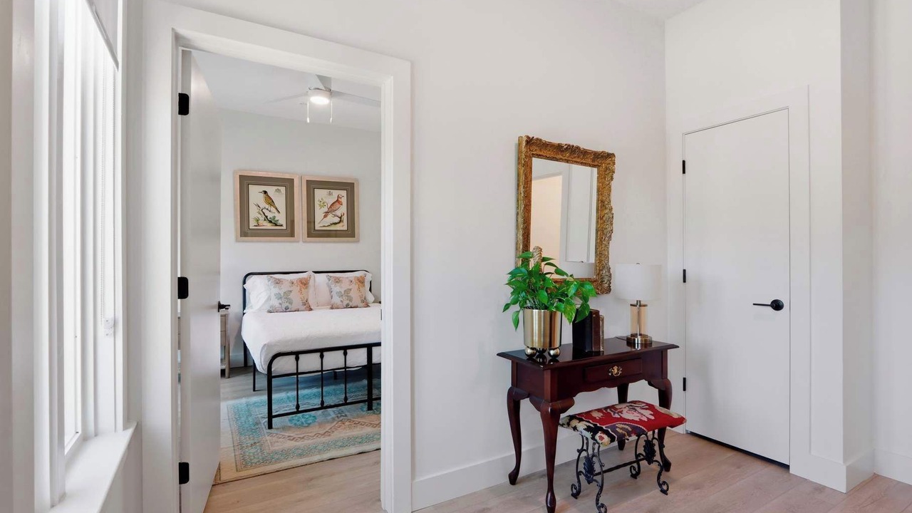 Photo of Bedroom in Metropolitan
