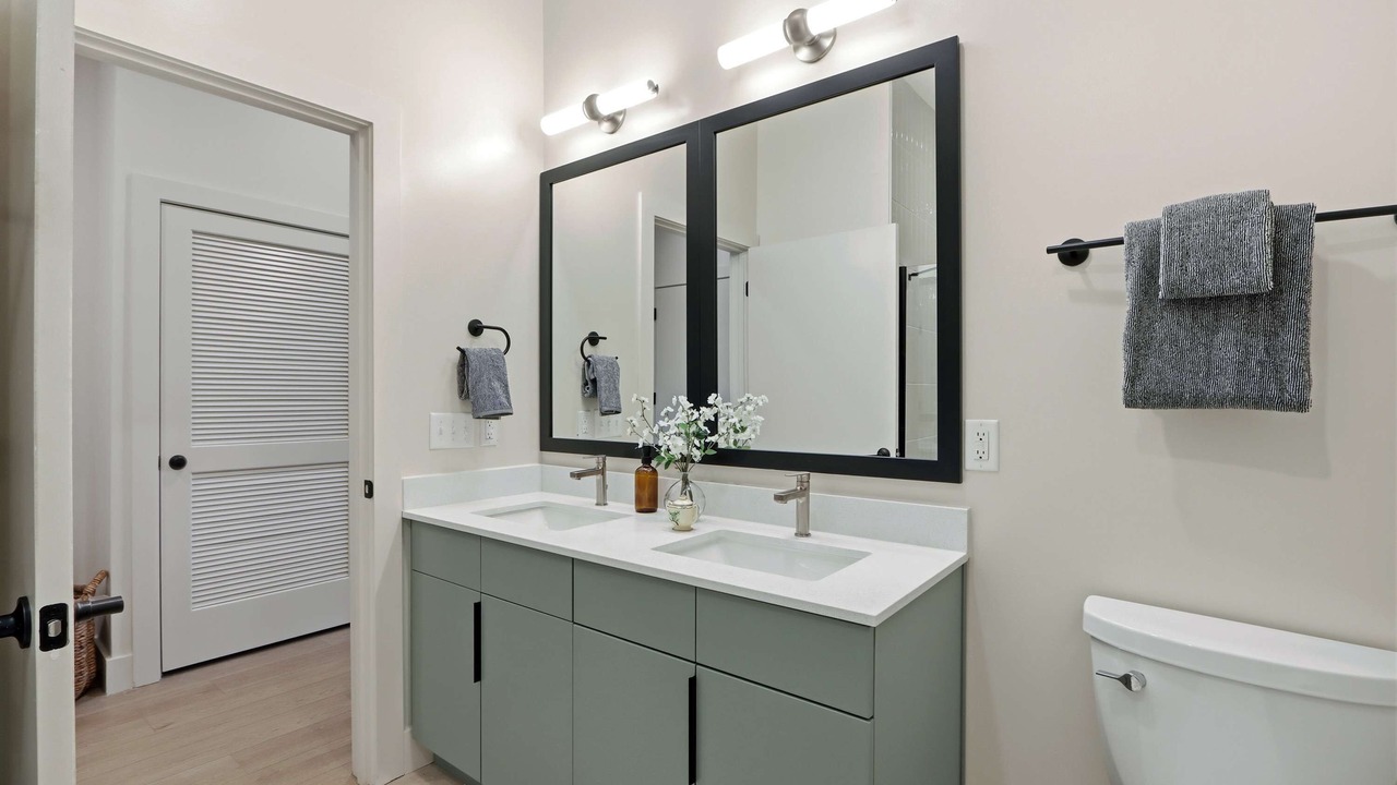Photo of Bathroom in Metropolitan
