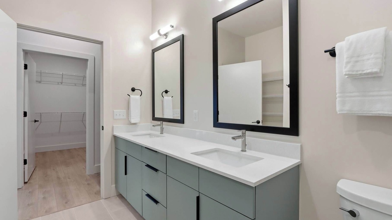 Photo of Bathroom in Metropolitan