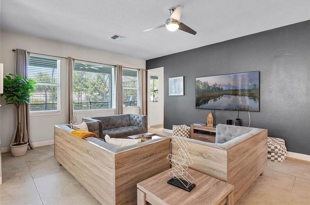 Photo of Livingroom in Four Corners