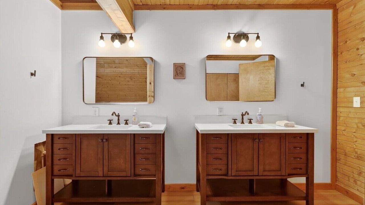 Photo of Bathroom in Smyrna