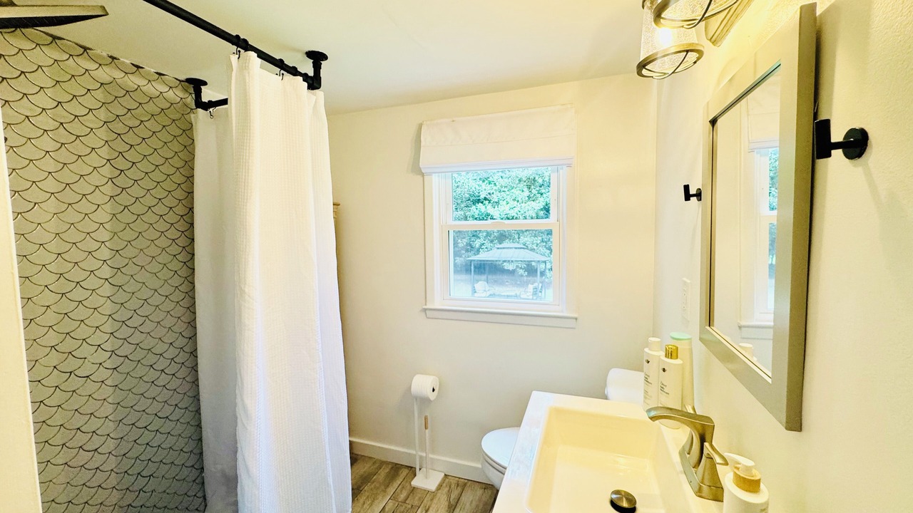 Photo of Bathroom in Winder