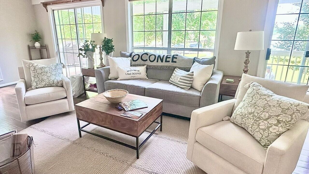 Photo of Livingroom in Lake Oconee