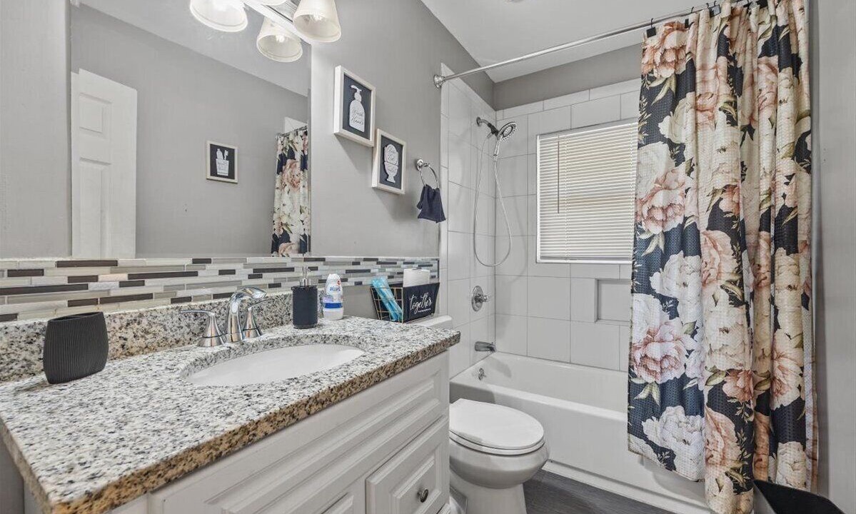 Photo of Bathroom in Belvedere Park