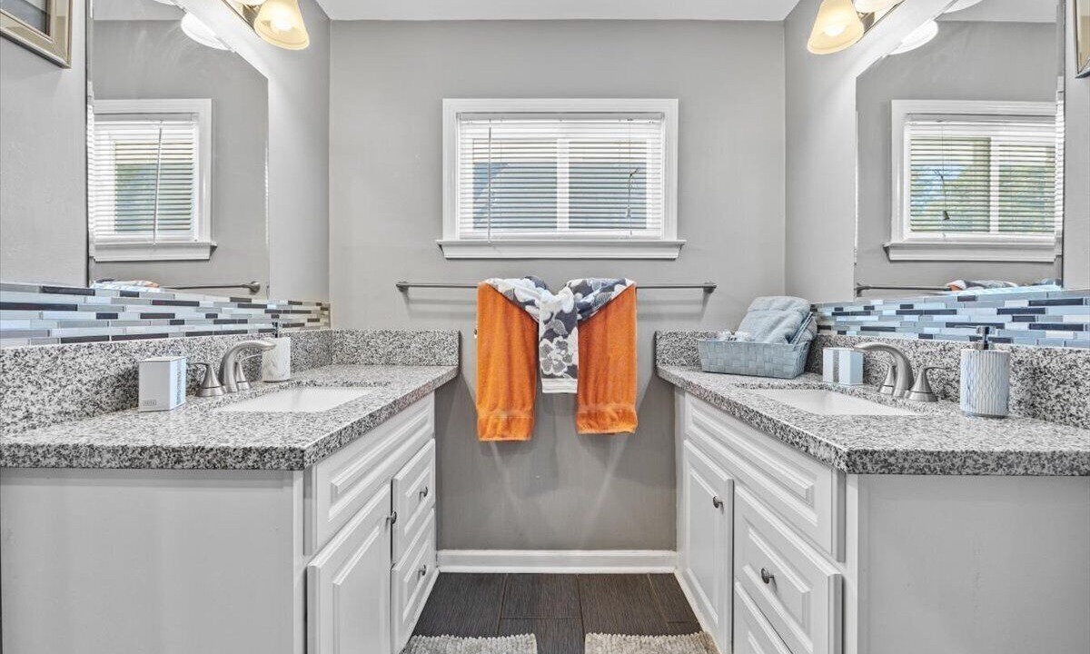 Photo of Bathroom in Belvedere Park