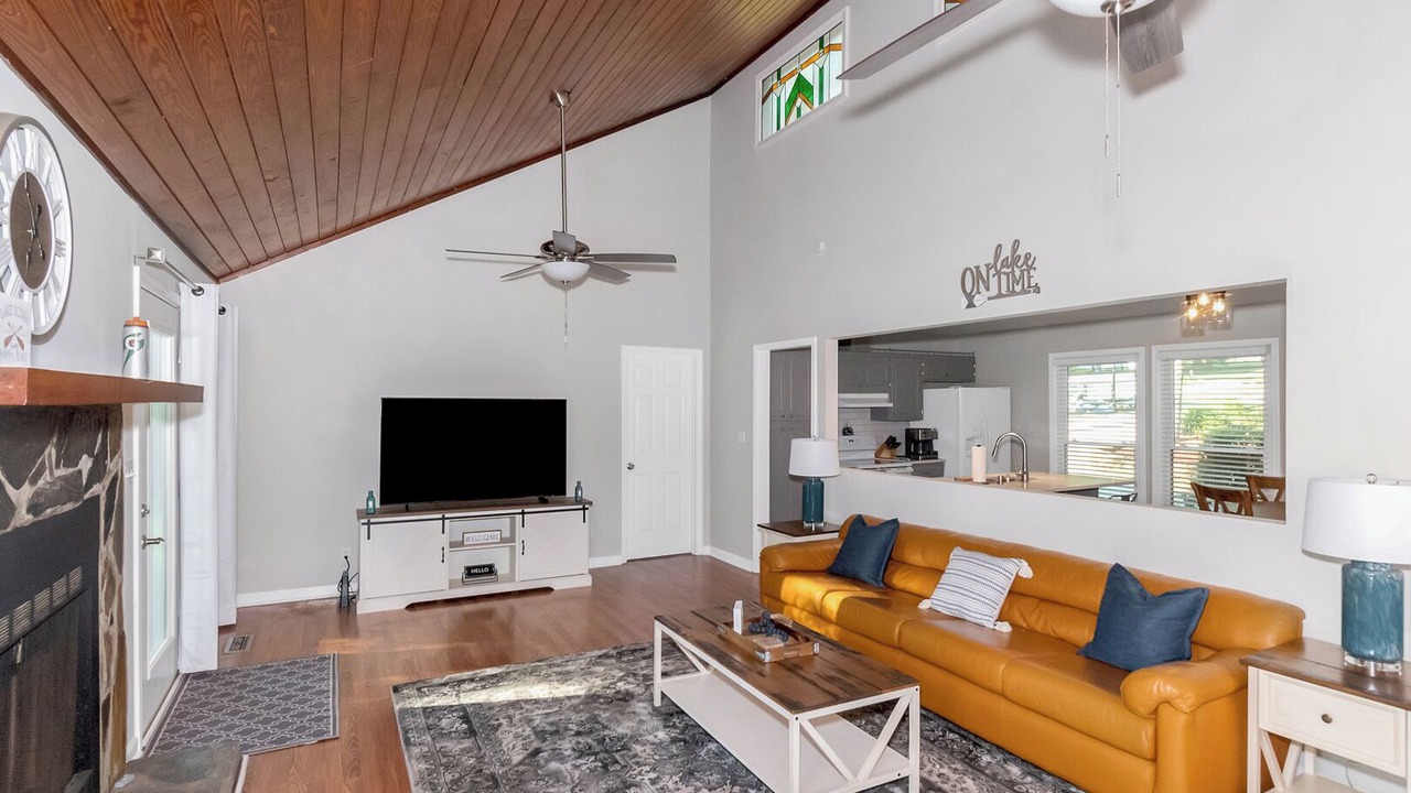 Photo of Livingroom in Eatonton