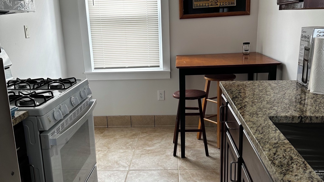 Photo of Kitchen in Kenner - Louis Armstrong International Airport