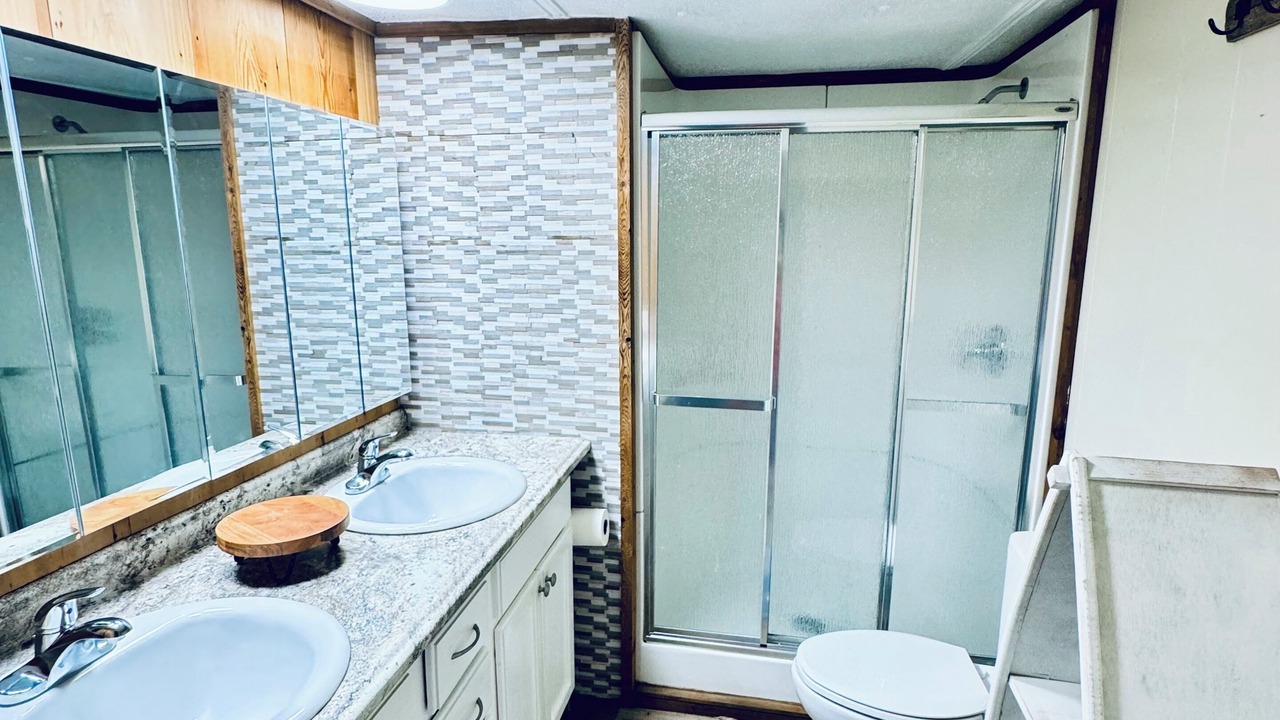 Photo of Bathroom in Titus