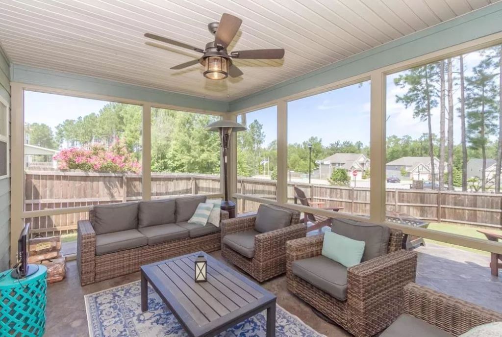Photo of Livingroom in Canterbury Farms