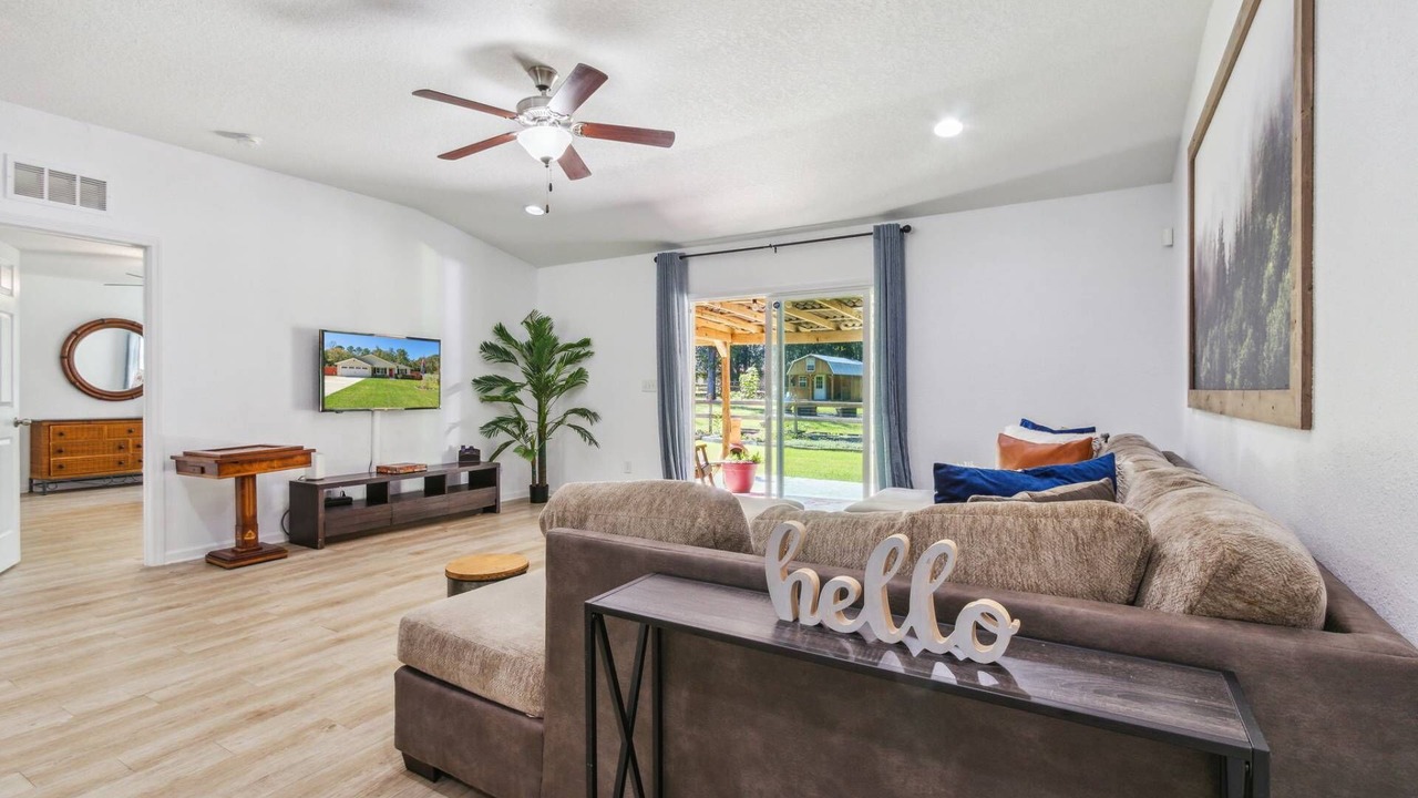 Photo of Livingroom in Westside
