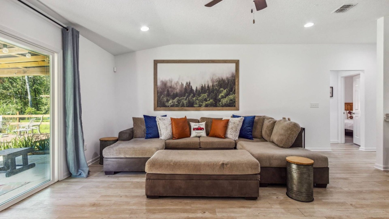 Photo of Livingroom in Westside