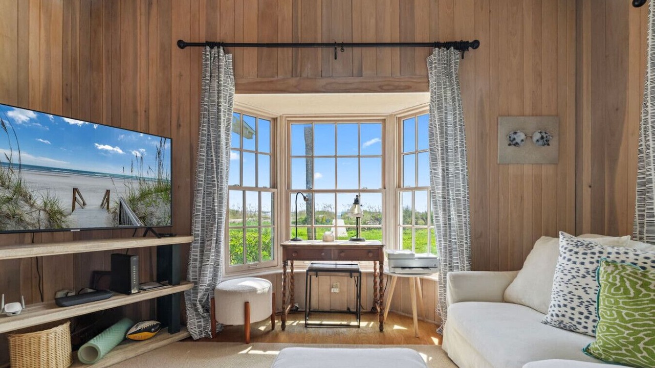 Photo of Livingroom in Jacksonville Beach