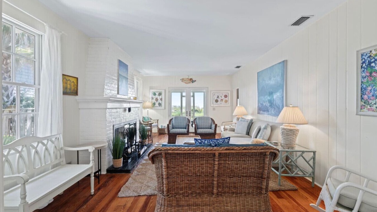 Photo of Livingroom in Jacksonville Beach