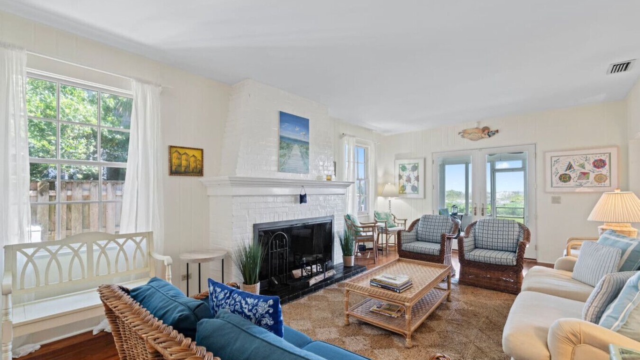 Photo of Livingroom in Jacksonville Beach