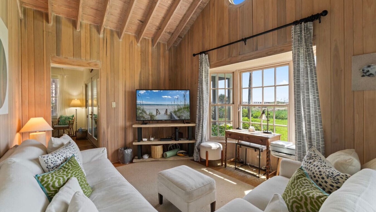 Photo of Livingroom in Jacksonville Beach