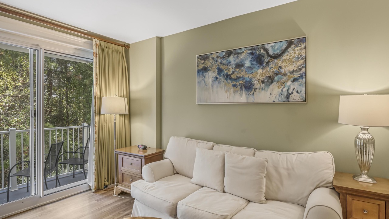 Photo of Livingroom in Baytowne Wharf