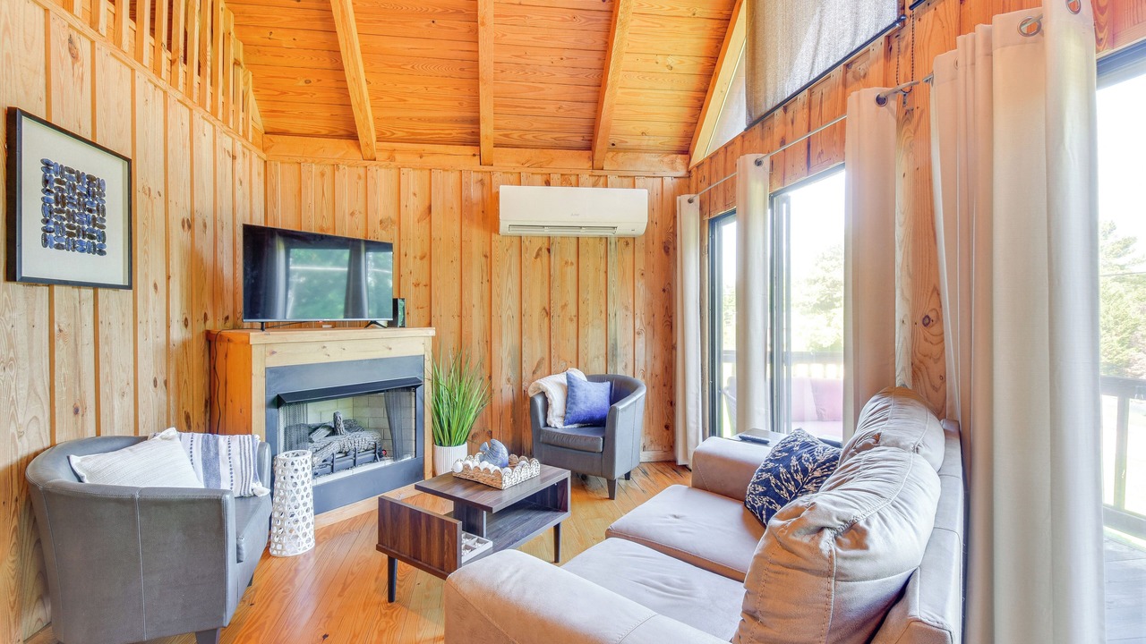 Photo of Livingroom in Six Mile