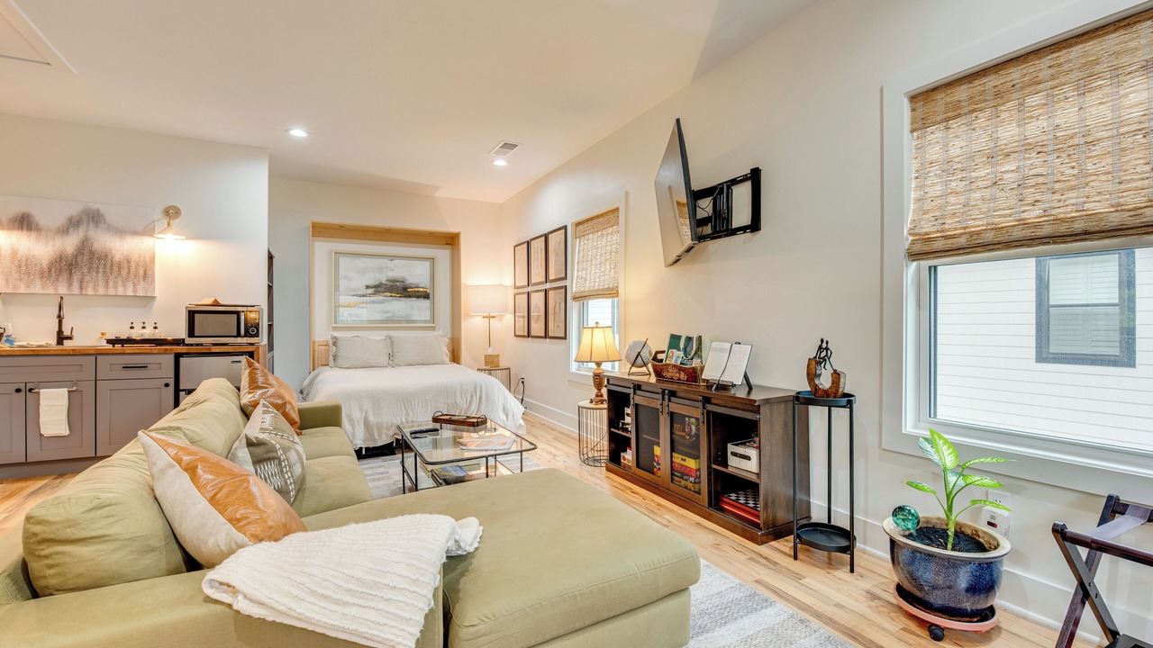 Photo of Livingroom in East Side
