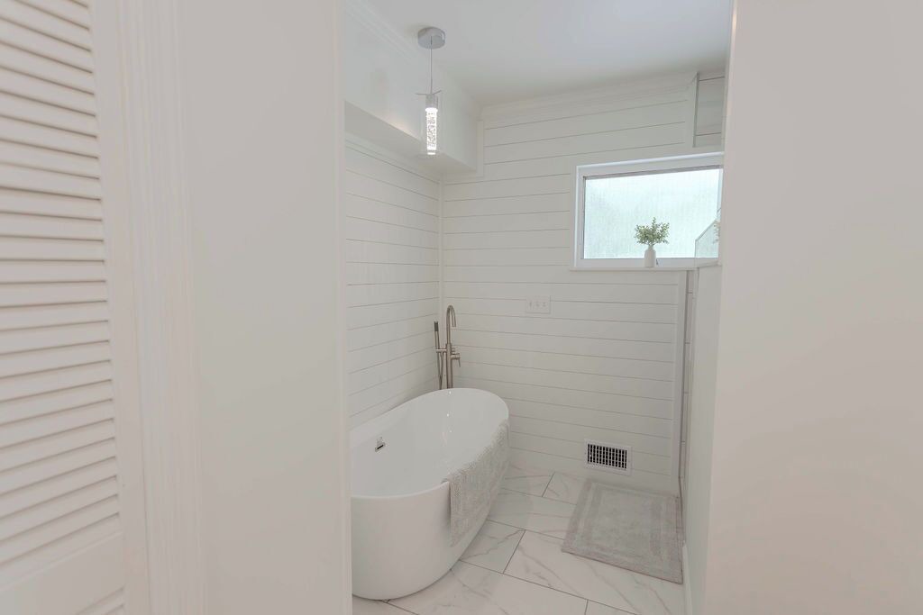Photo of Bathroom in Jasper