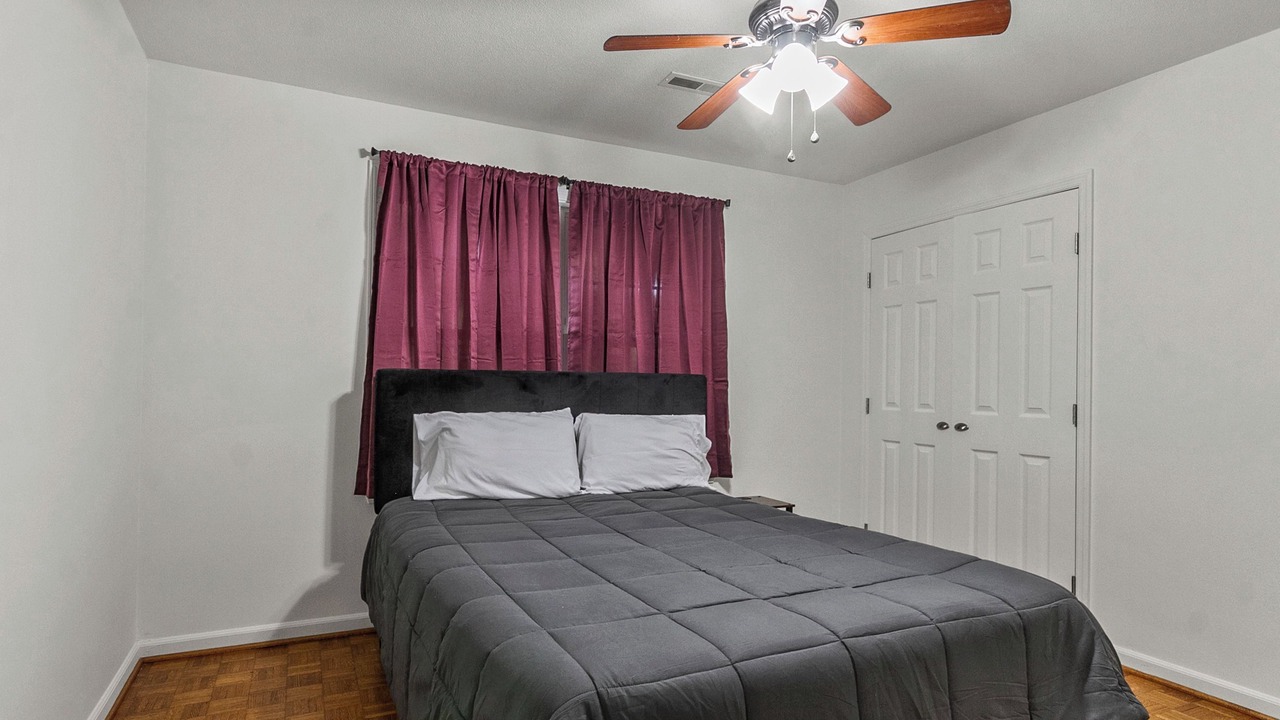 Photo of Bedroom in Northport