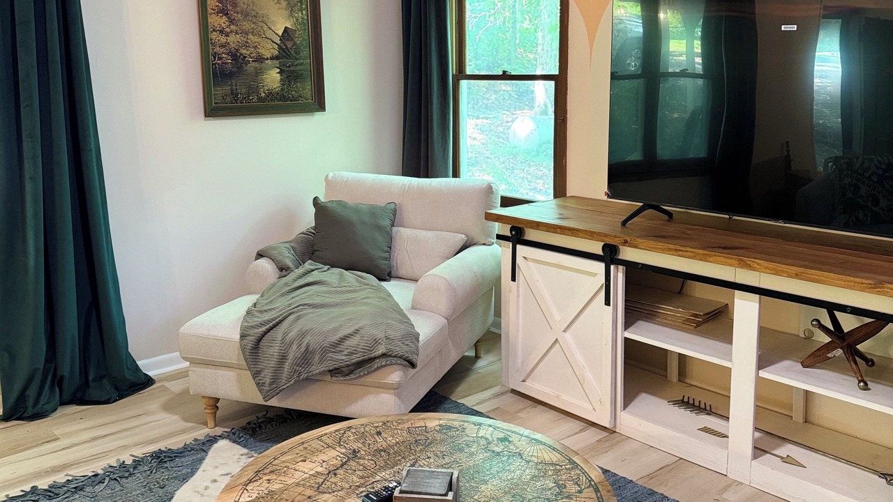 Photo of Livingroom in Shiloh