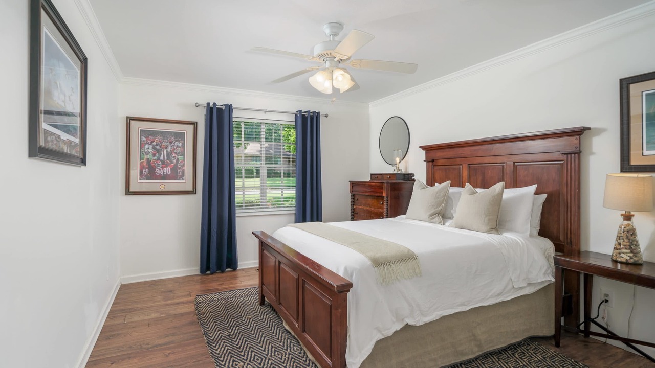 Photo of Bedroom in Northport