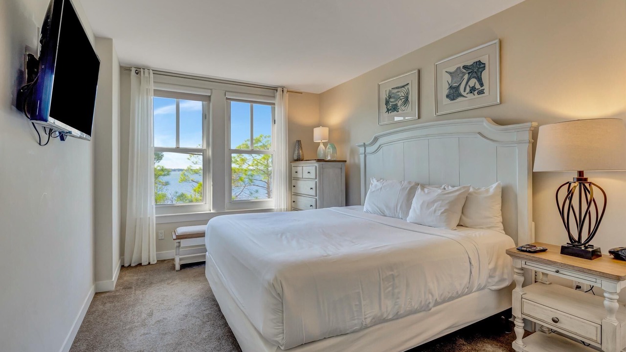 Photo of Bedroom in Baytowne Wharf