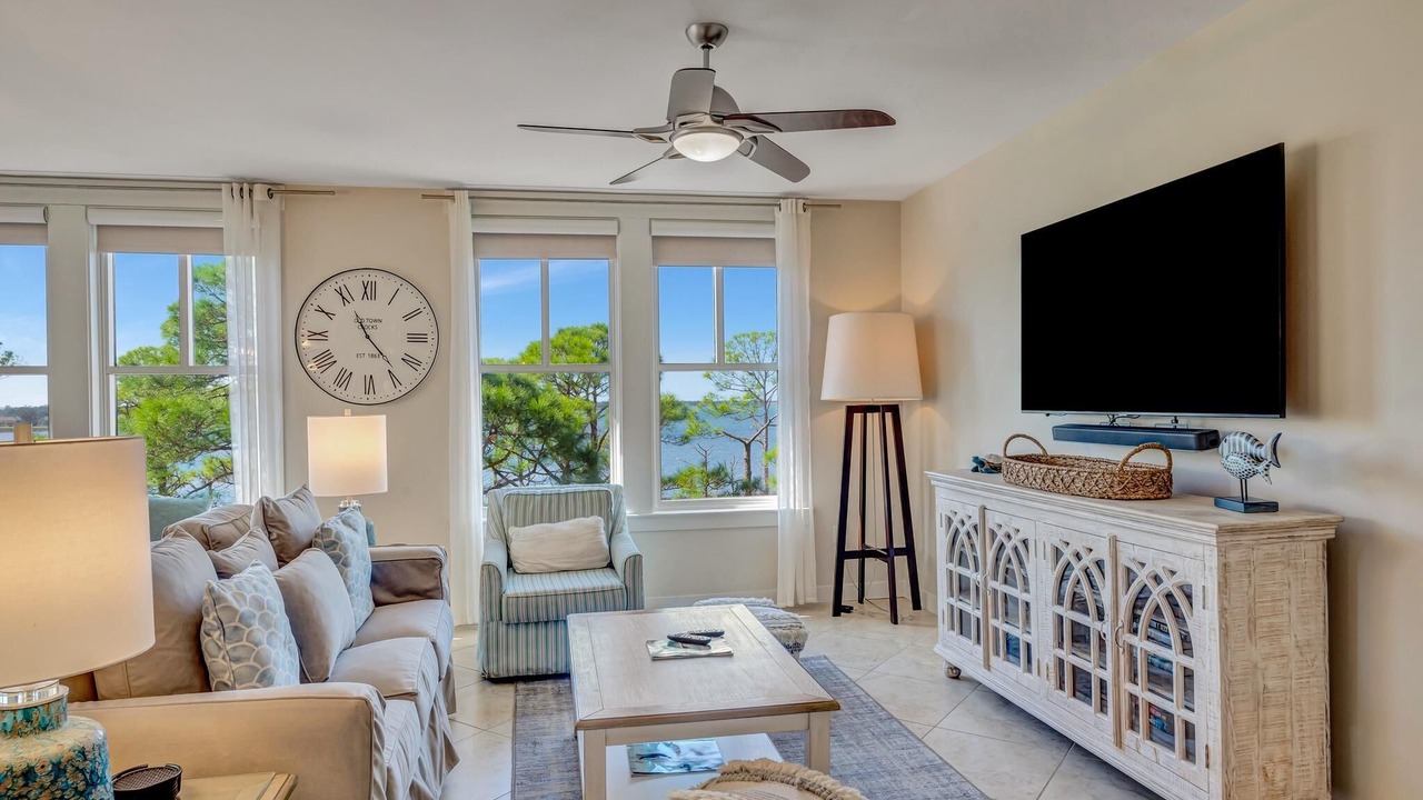 Photo of Livingroom in Baytowne Wharf