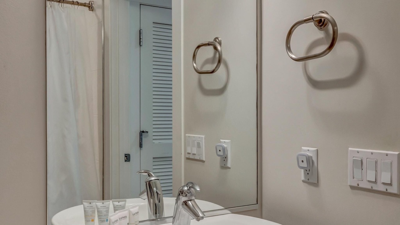 Photo of Bathroom in Baytowne Wharf