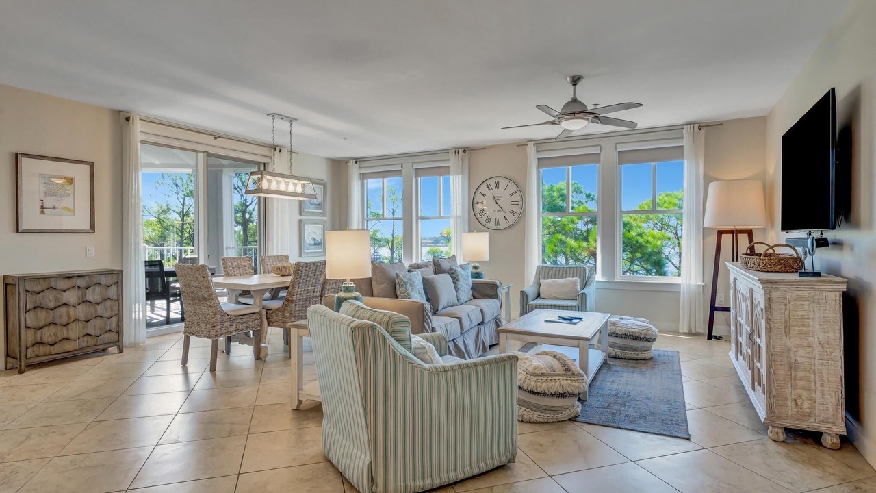 Photo of Livingroom in Baytowne Wharf