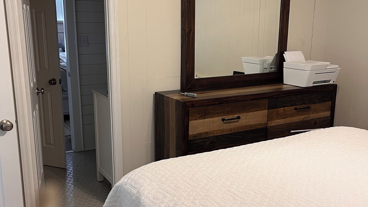 Photo of Bedroom in Cobb