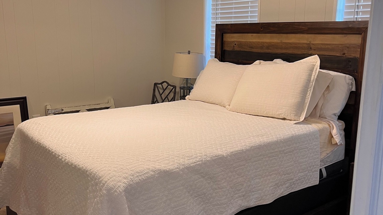 Photo of Bedroom in Cobb