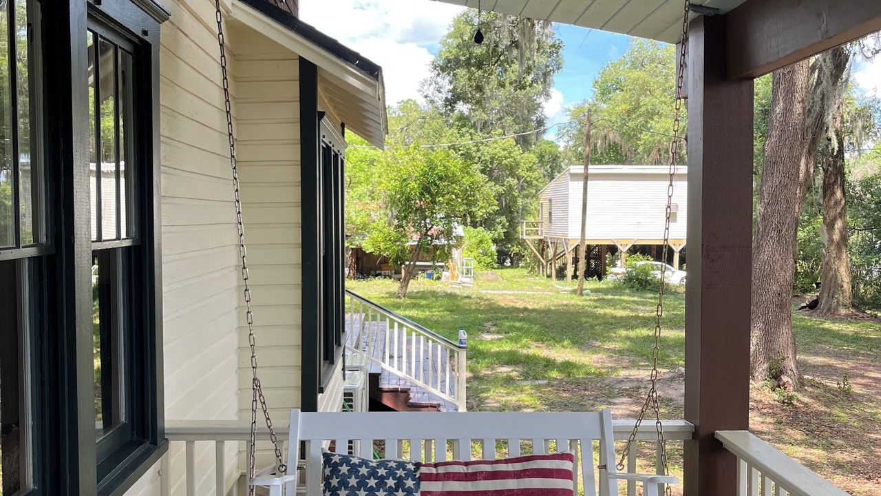 Photo of Patio Balcony in Putnam Hall