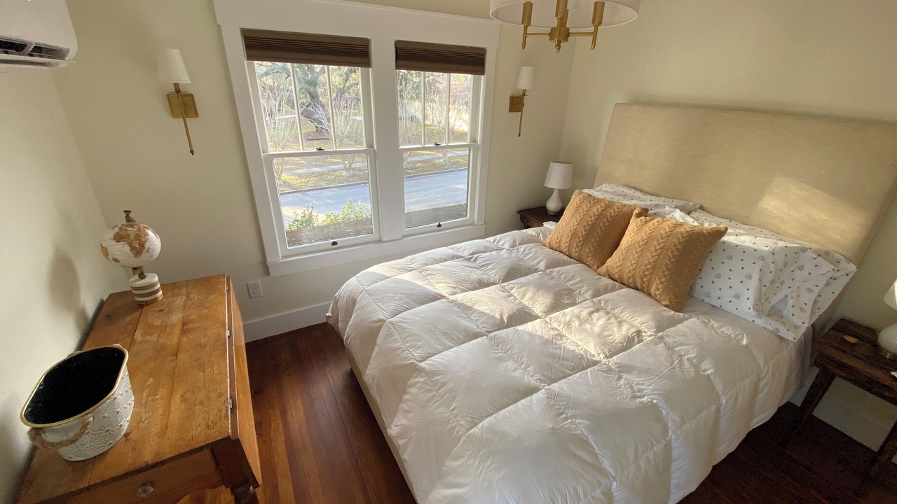 Photo of Bedroom in Putnam Hall