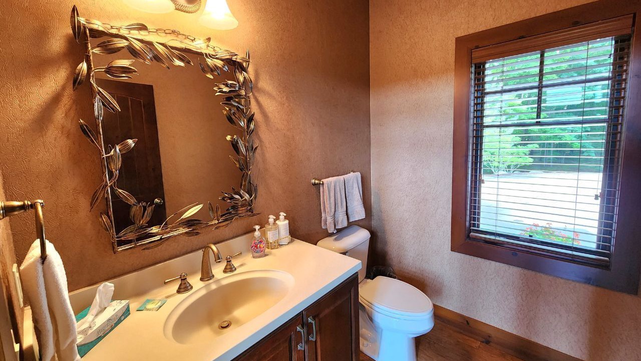 Photo of Bathroom in Birchwood Farms