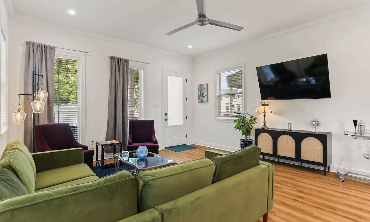 Photo of Livingroom in Mid-City