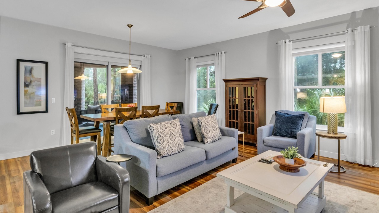 Photo of Livingroom in Baytowne Wharf