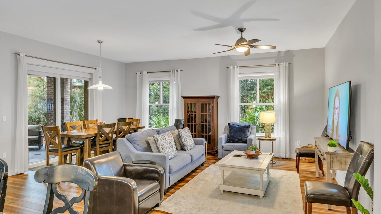 Photo of Livingroom in Baytowne Wharf