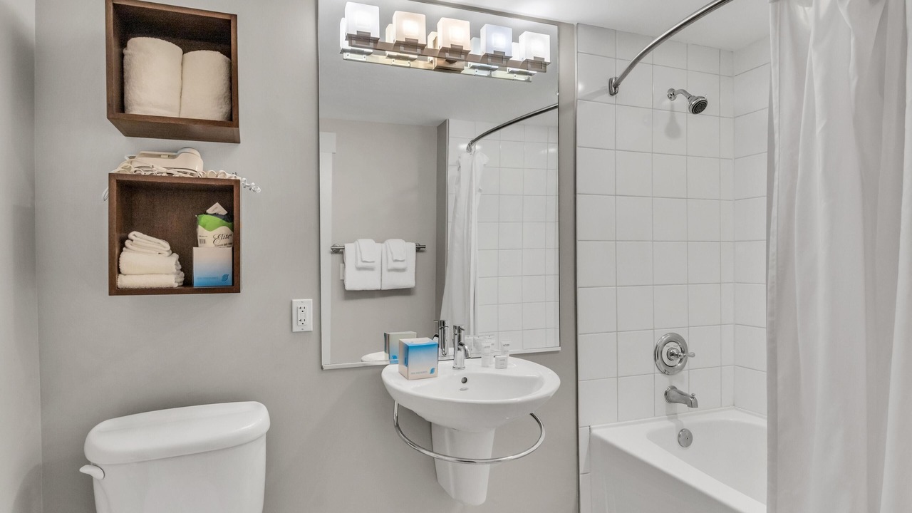 Photo of Bathroom in Baytowne Wharf
