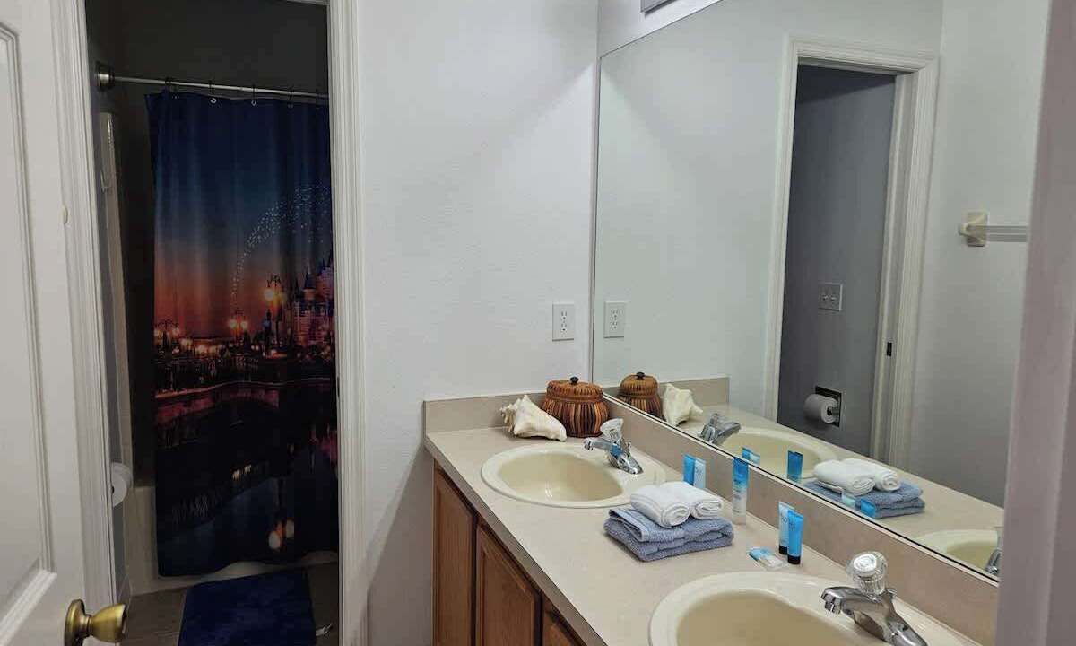 Photo of Bathroom in Sunset Ridge