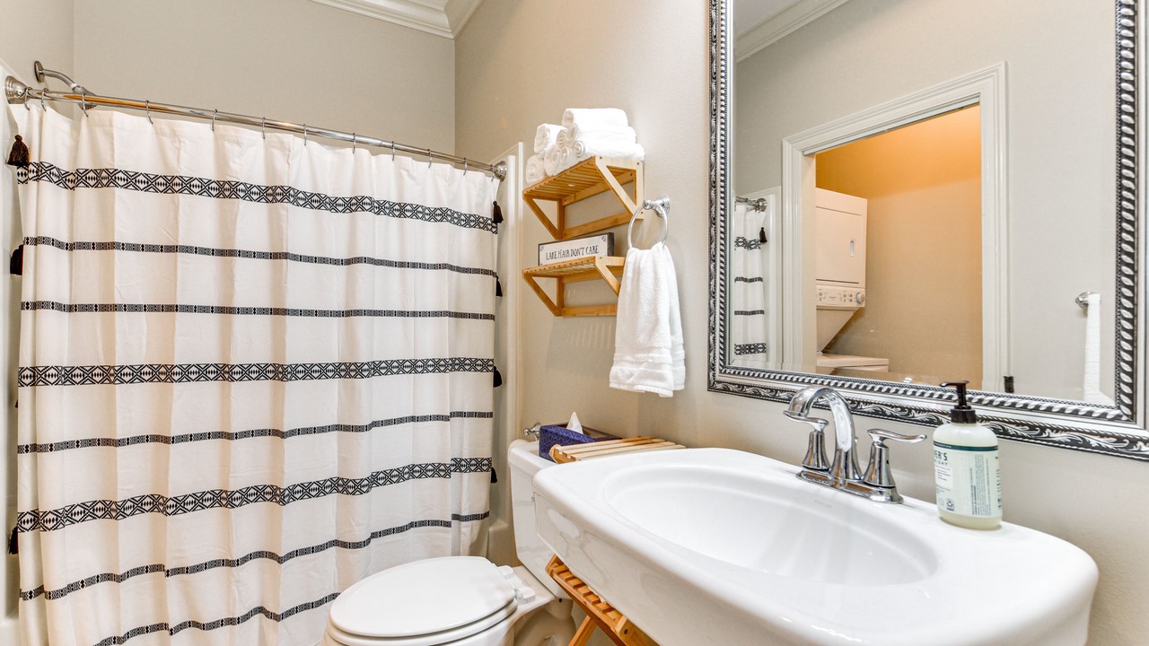 Photo of Bathroom in Oscar
