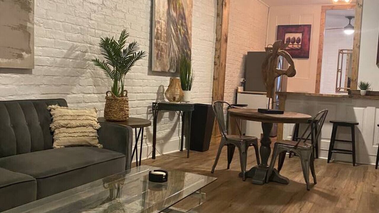 Photo of Livingroom in French Quarter