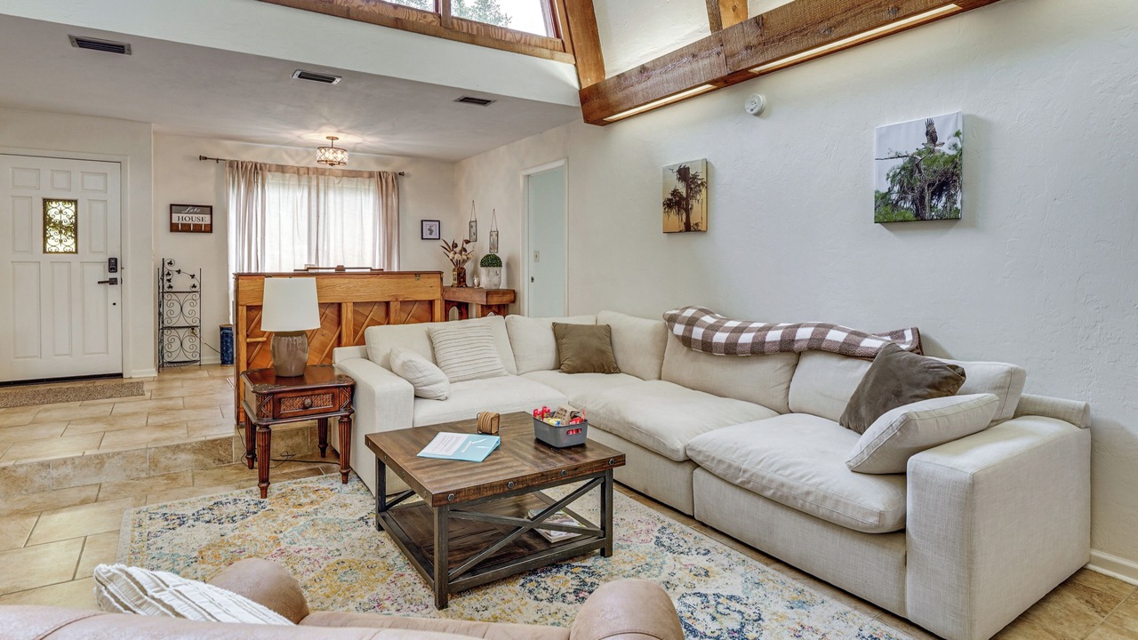 Photo of Livingroom in Melrose