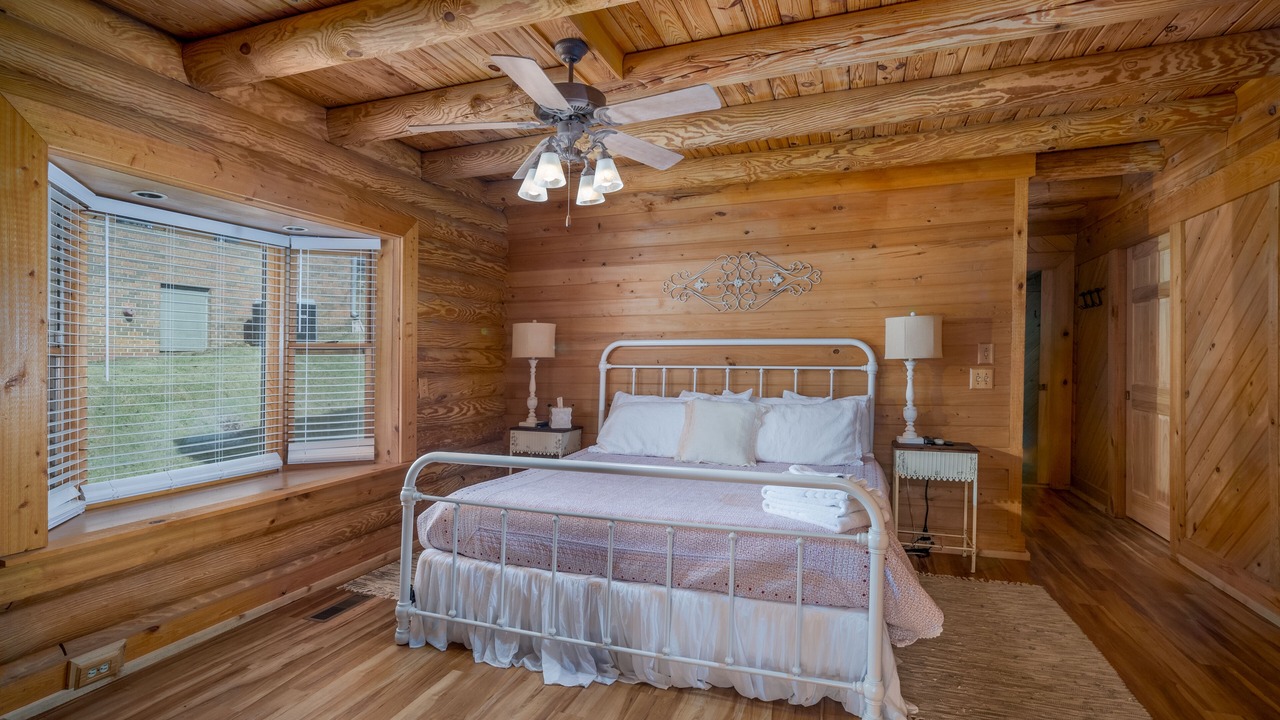 Photo of Bedroom in Northport