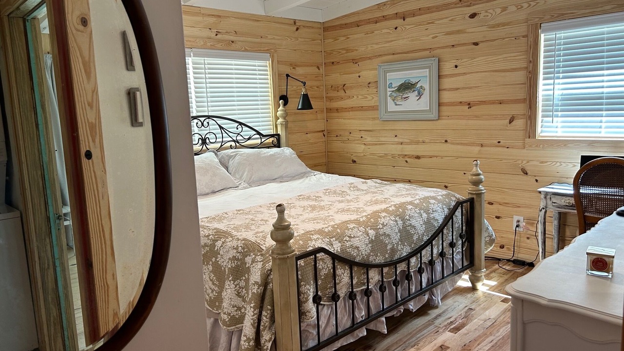 Photo of Bedroom in Alabama Gulf Coast