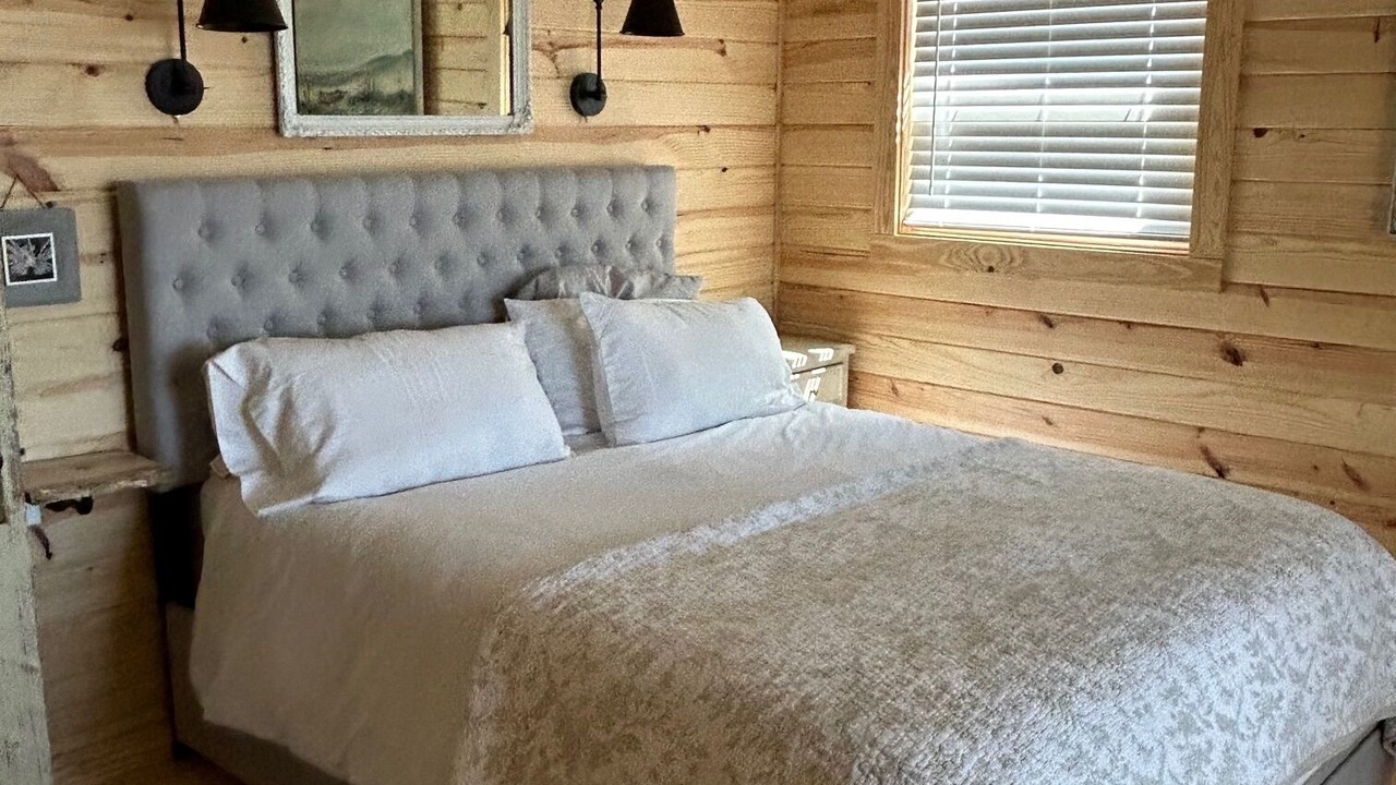 Photo of Bedroom in Alabama Gulf Coast